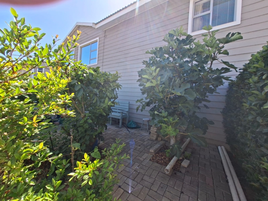 2 Bedroom Property for Sale in Hartenbos Central Western Cape